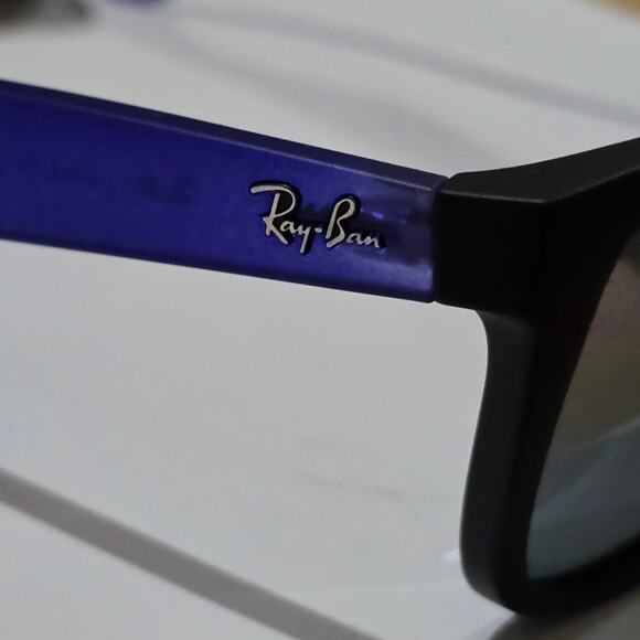 Ray-Ban Sunglasses Black with Blue Arms Justin Style NIB - Picture 3 of 9